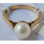 A single pearl ring 9ct size J - 2.5 gms