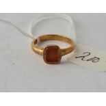 An old gold Carnelian ring 3.4g inc