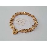 A 9ct gate bracelet with 9ct heart clasp 4.9g