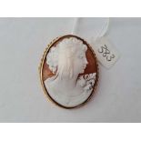 A cameo brooch in 9ct mount