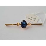 A blue topaz 9ct bar brooch 3.5g inc