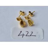 A pair of 18ct gold drop earrings 2.8g
