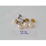 Two pairs of pearl earrings 9ct