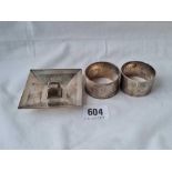 An engraved napkin ring 1901 another and a ashtray - 96 gms