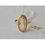 An oval large pale stone set 9ct ring size P 4.1g inc