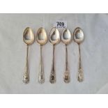 A set of 5 chased tea spoons, B'ham 1912, w.72g