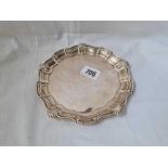 A small salver with moulded shell boarder 6” wide, B'ham 1908, w.131g