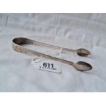 A pair of plain George III sugar tongs London 1907 - 33 gms