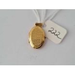 A small 9ct locket 2.4g