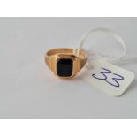 A onyx signet ring 9ct size M - 2.9 gms