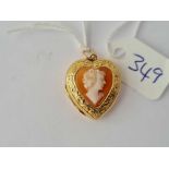 A 9ct back and front cameo locket - 3.7