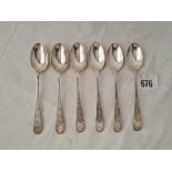 A set of six tea spoons engraved with leaf motifs - Sheffield 1904 by H.W. - 95 g.