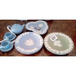 Five wedgwood dishes & a miniature tea set