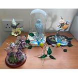 Venetion style glass vase centre with two birds & four other groups