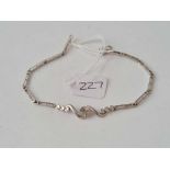 A fancy link white gold bracelet - 4.2 gms