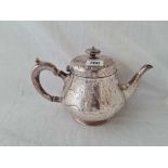 A Victorian Irish teapot with tuck in base and engraved with scrolls - Dublin 1849 by RS - 735 g.