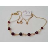 A red bead necklace 9ct - 5.3 gms