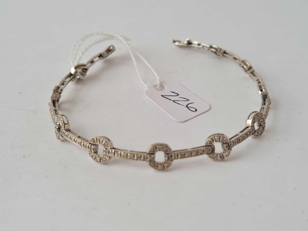 A VERY ATTRACTIVE DIAMOND CLUSTER BRACELET WITH CIRCLES AND BANDS OF DIAMONDS 18CT WHITE GOLD - 9.