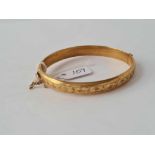 A hinged floral engraved 9ct bangle 11.7g inc