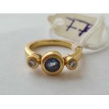 A GOOD THREE STONE SAPPHIRE AND DIAMOND RING in high CT - Size M 1/2