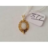 A matching pendant 14ct gold - 1.5 gms