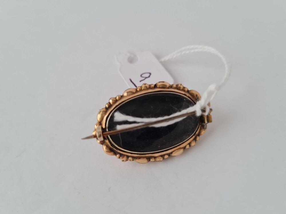 A attractive antique mourning brooch/locket with central garnet set in gold - Image 2 of 2