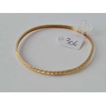 An unmarked 9ct bangle 4.7g