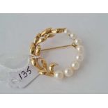 MIKIMOTO CIRCULAR BROOCH SET WITH CULTURED PEARLS, MARKED 14CT & SIGNED MIKIMOTO