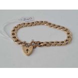 A curb link bracelet with heart padlock 9ct - 9.4 gms