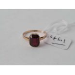 A antique garnet ring 9ct size N1/2 - 1.7 gms