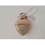 A attractive white metal heart shaped locket/vesta