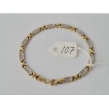 An illusion cut 9ct bracelet 4.8g