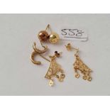 Three pairs assorted gold earrings 9ct - 2.6 gms