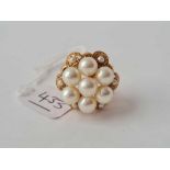 A pearl cluster ring 14ct gold size K1/2 - 7 gms