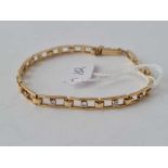 An attractive stone set open link 9ct bracelet 10.9g inc