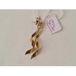 A pair of long twist earrings 9ct - 1.8 gms