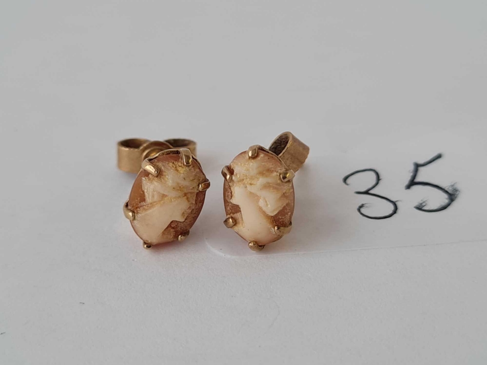A pair of 9ct cameo stud earrings