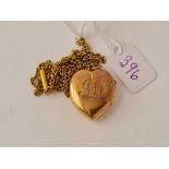 A heart locket pendant necklace on chain 9ct - 6.8 gms