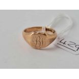 A shield shaped signet ring 9ct size W - 7.1 gms