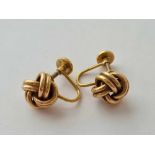A pair of knot screw earrings in 18ct gold - 4.1 g.
