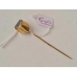 A unusual gold horse hoof locket terminal stick pin - 3.4 gms