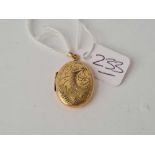 a oval locket 9ct