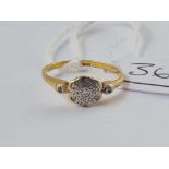 A diamond cluster ring 18ct gold size K1/2 - 1.9 gms