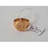 A oval shaped signet ring 9ct size Q - 6.3 gms