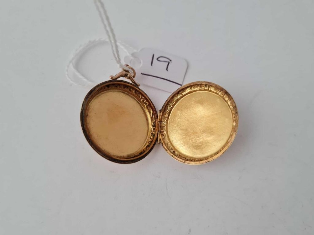 A good back and front fancy locket 9ct - 4.4 gms - Image 3 of 3