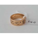 UNUSUAL 18CT GOLD (MARKED IN SHANK) VICTORIAN POSY/MEMORIAL RING, ENGRAVED ON THE OUTSIDE “CC 80 NS”