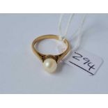 A pearl ring 9ct size O - 2.6 gms