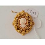 A attractive gold and cameo brooch