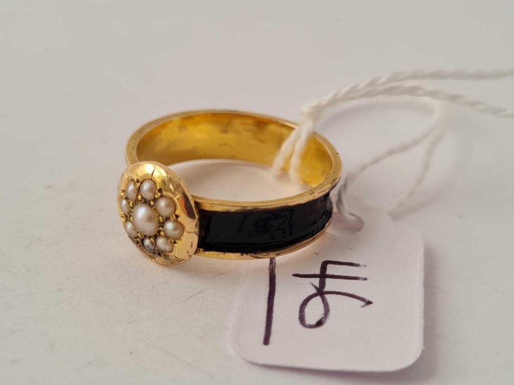 A early Victorian black enamel and pearl cluster memorial ring 15cg gold size M - 2.1 gms - Image 3 of 3