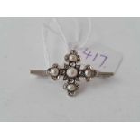 A Victorian white gold old cut diamond and pearl cross of Lorraine brooch - 3.3 gms